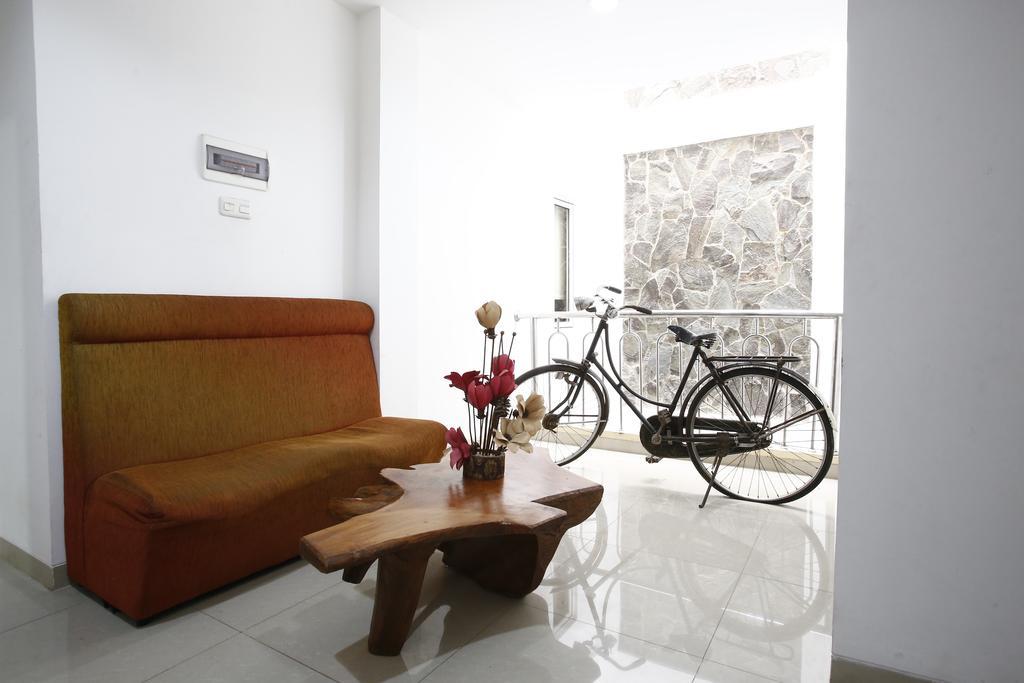 מלון ג'קרטה Reddoorz Near Cilandak Town Square מראה חיצוני תמונה