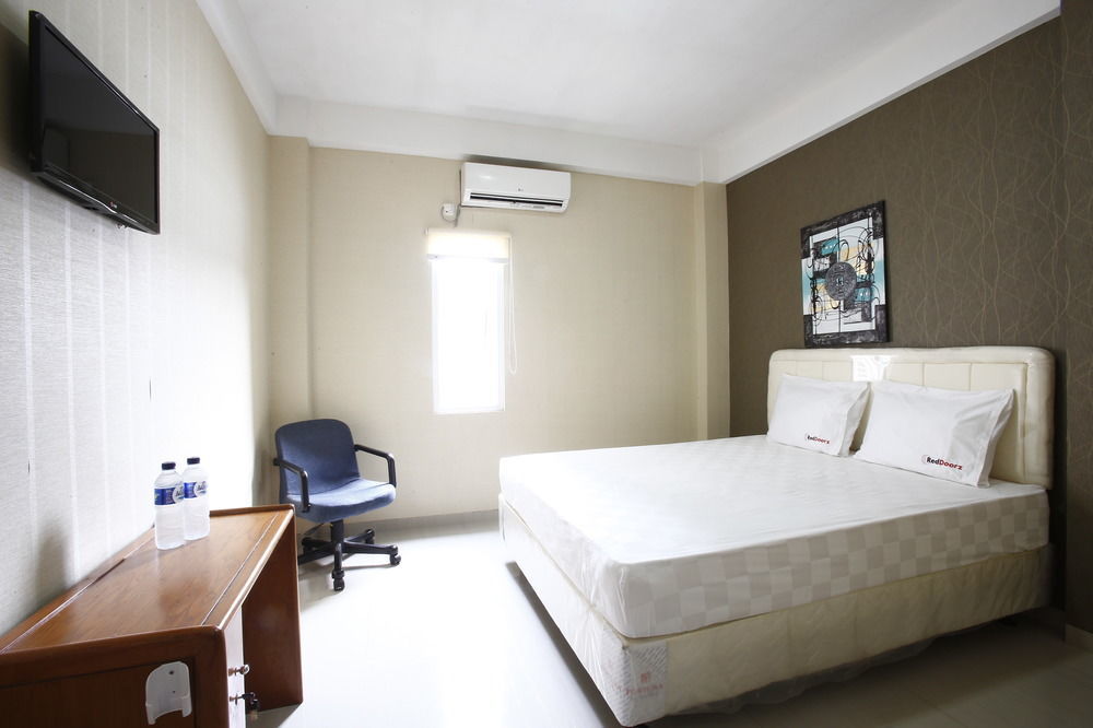מלון ג'קרטה Reddoorz Near Cilandak Town Square מראה חיצוני תמונה