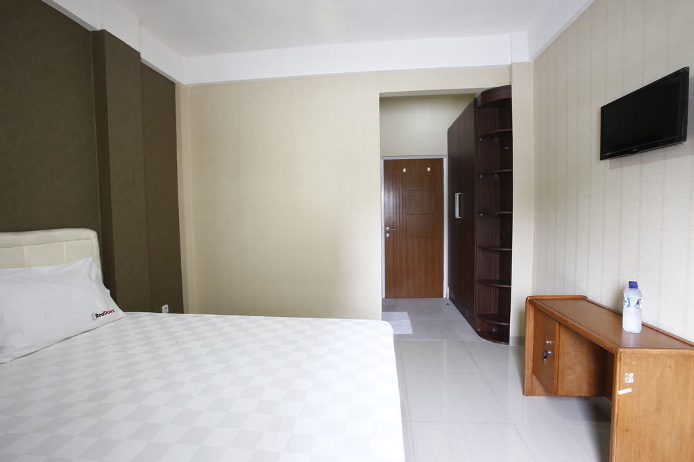 מלון ג'קרטה Reddoorz Near Cilandak Town Square מראה חיצוני תמונה