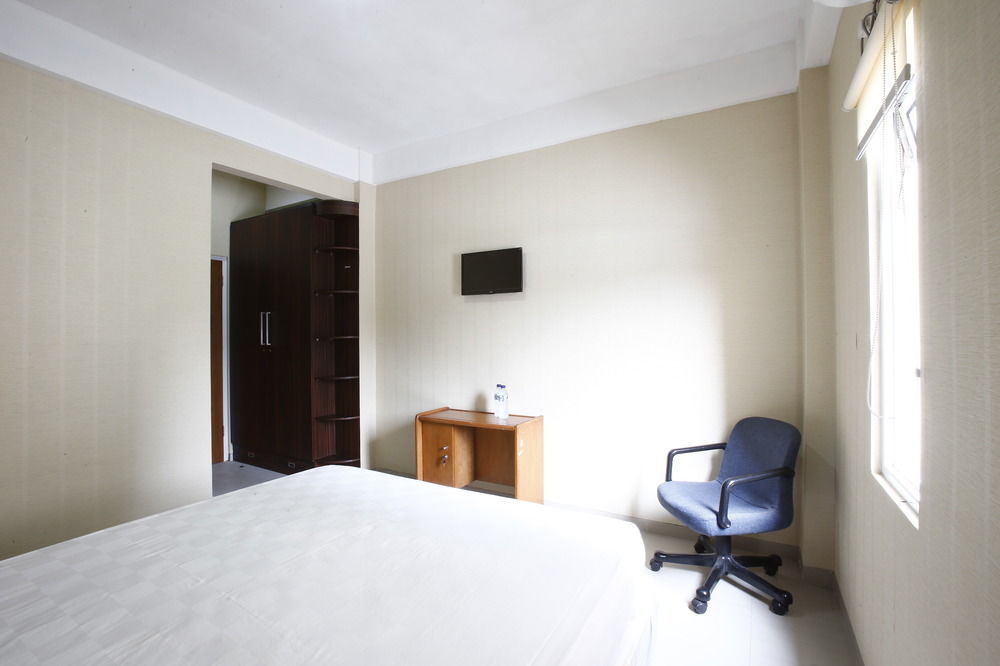 מלון ג'קרטה Reddoorz Near Cilandak Town Square מראה חיצוני תמונה