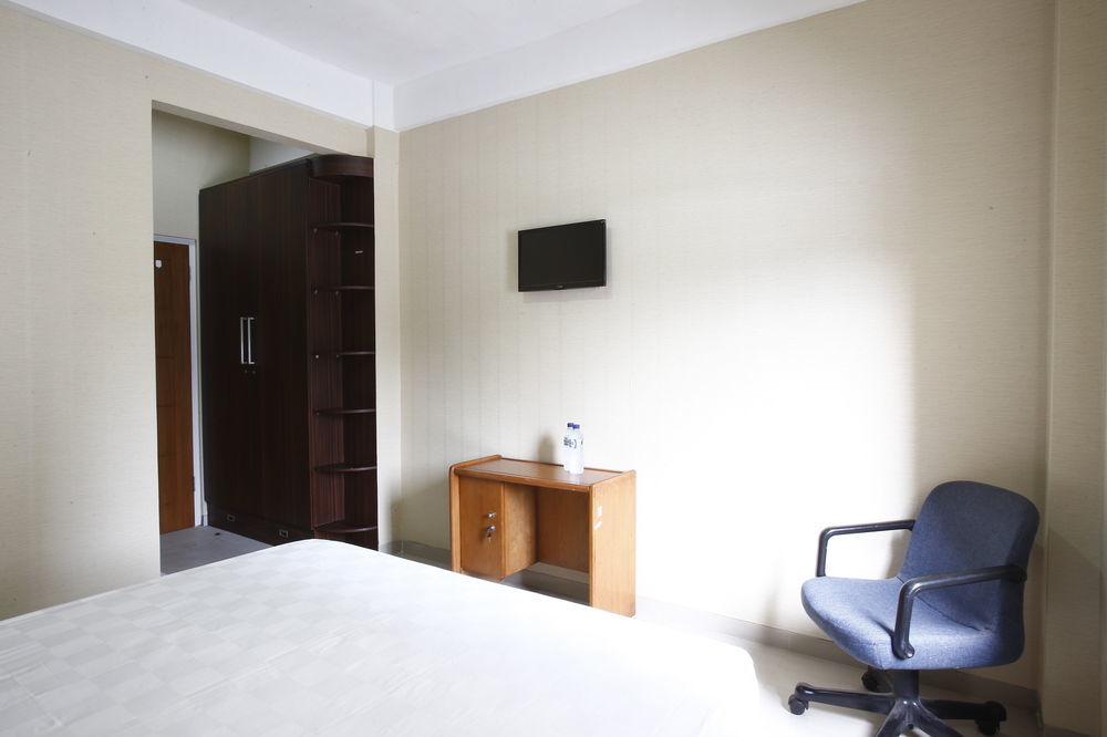 מלון ג'קרטה Reddoorz Near Cilandak Town Square מראה חיצוני תמונה