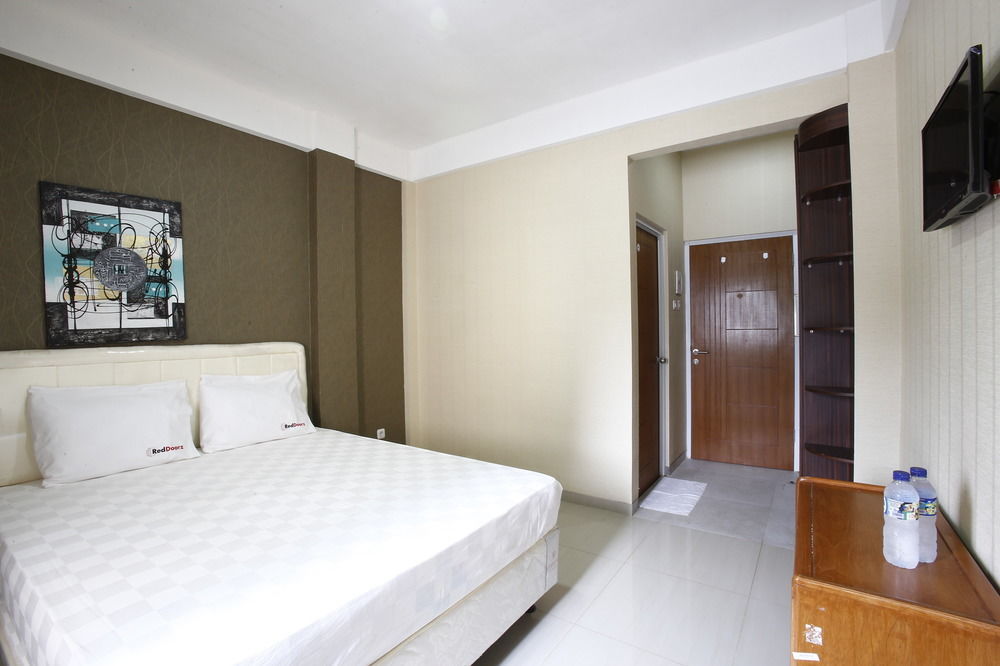 מלון ג'קרטה Reddoorz Near Cilandak Town Square מראה חיצוני תמונה