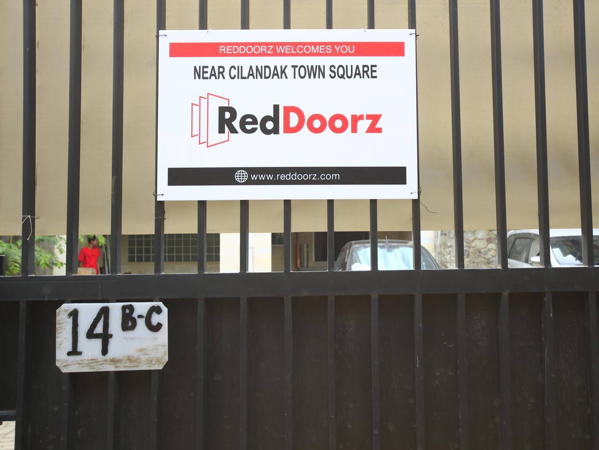 מלון ג'קרטה Reddoorz Near Cilandak Town Square מראה חיצוני תמונה