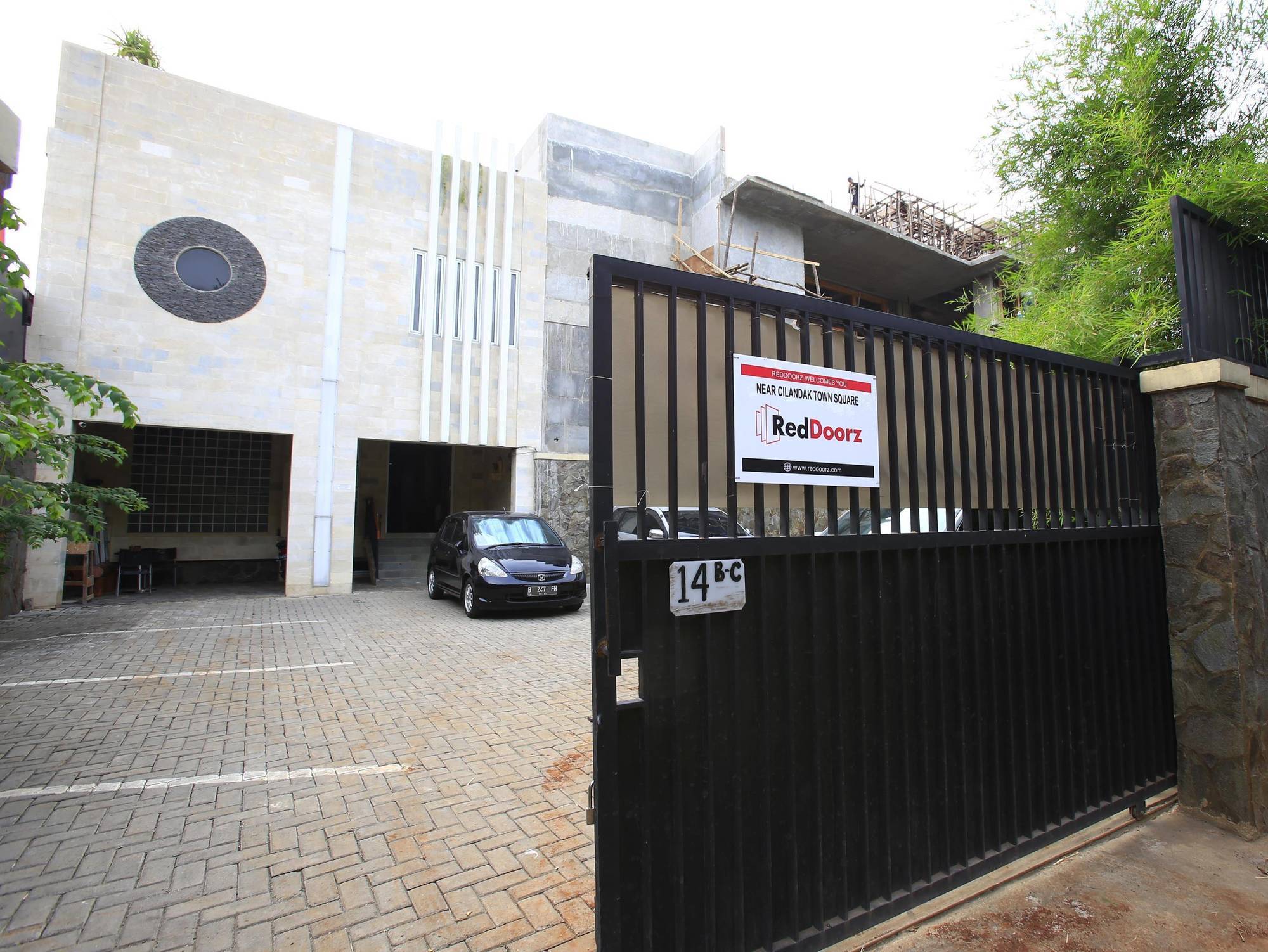 מלון ג'קרטה Reddoorz Near Cilandak Town Square מראה חיצוני תמונה