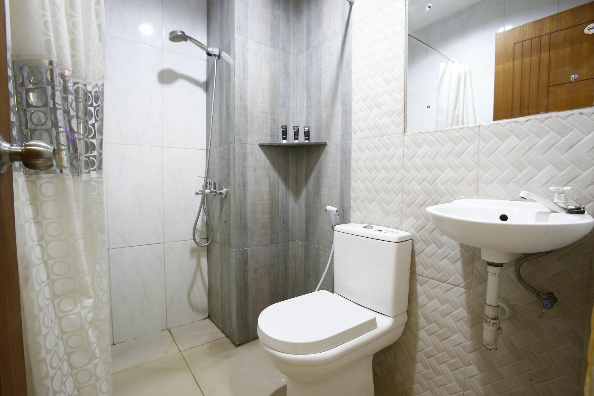 מלון ג'קרטה Reddoorz Near Cilandak Town Square מראה חיצוני תמונה